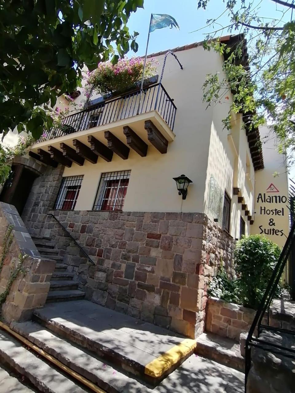 Alamo Hostel & Suites Mendoza Bagian luar foto