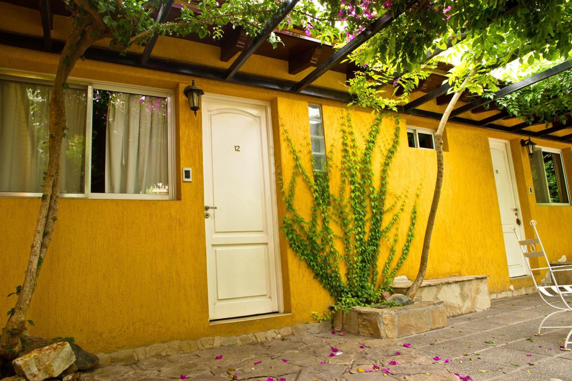 Alamo Hostel & Suites Mendoza Bagian luar foto